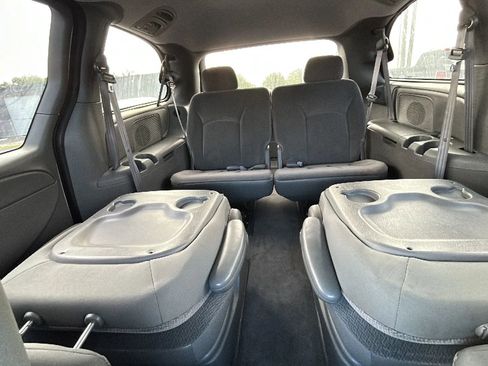 Used 2004 Chrysler Town & Country Touring FWD image 29