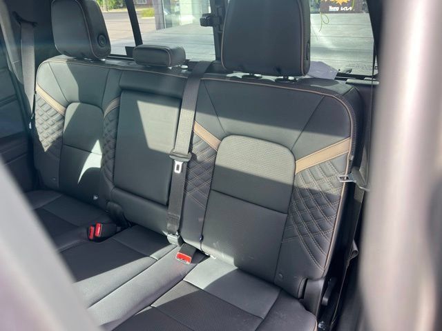 Used 2024 GMC Canyon Denali AWD/4WD image 19