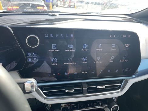 Used 2025 Chevrolet Equinox EV LT image 14