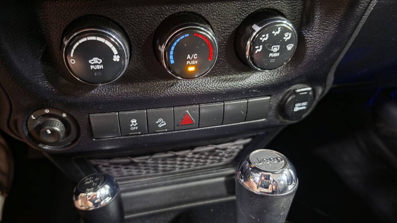Used 2014 Jeep Wrangler Unlimited Sport w/ Quick Order Package 24S AWD/4WD image 34