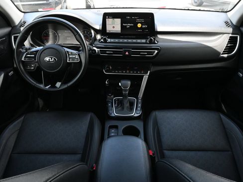 Used 2021 Kia Seltos SX w/ SX Sunroof Package AWD/4WD image 6