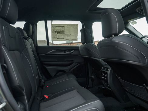 New 2025 Jeep Grand Cherokee Laredo X w/ Luxury Tech Group I image 13