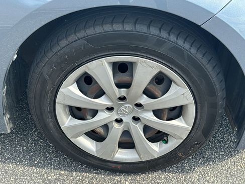 Used 2020 Toyota Corolla LE image 12