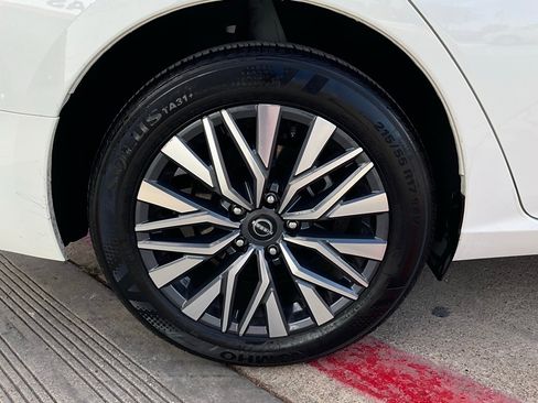 Used 2025 Nissan Altima 2.5 SV image 9