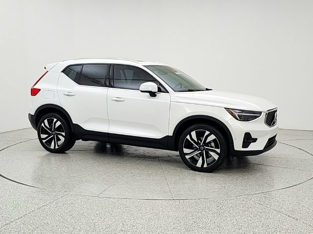 Used 2023 Volvo XC40 B5 Ultimate w/ Climate Package AWD/4WD image 3