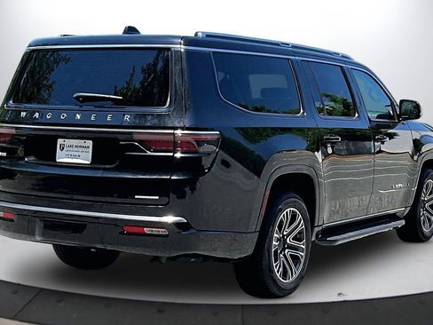 Used 2024 Jeep Wagoneer L Series II w/ Flexible Seating Group RWD image 9