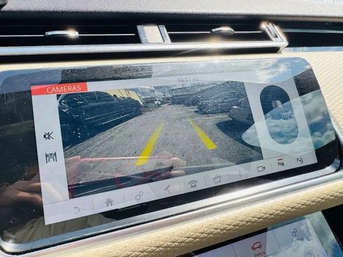 Used 2019 Land Rover Range Rover Velar R-Dynamic SE AWD/4WD image 23
