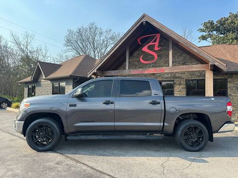 Used 2017 Toyota Tundra SR5 w/ SR5 Upgrade Package image 2