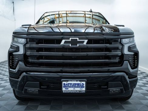 Used 2025 Chevrolet Silverado 1500 High Country w/ Midnight Edition AWD/4WD image 2