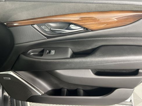Used 2020 Cadillac Escalade ESV Premium Luxury w/ Escalade Sport Edition RWD image 18