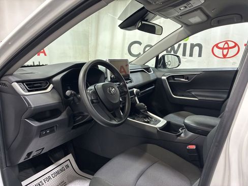 Used 2025 Toyota RAV4 XLE AWD/4WD image 25