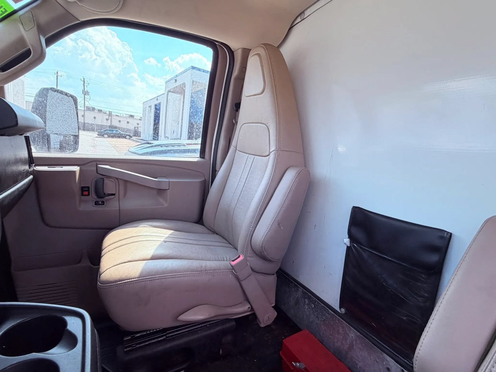 Used 2016 Chevrolet Express 4500 RWD image 12