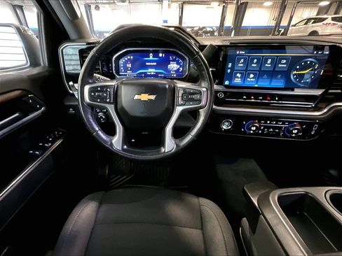 Used 2022 Chevrolet Silverado 1500 LT AWD/4WD image 17