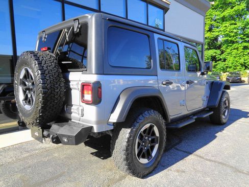 Used 2021 Jeep Wrangler Unlimited Rubicon AWD/4WD image 5