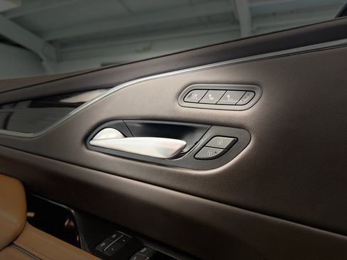 Used 2023 Cadillac Escalade ESV Sport w/ LPO, ONYX Package AWD/4WD image 18