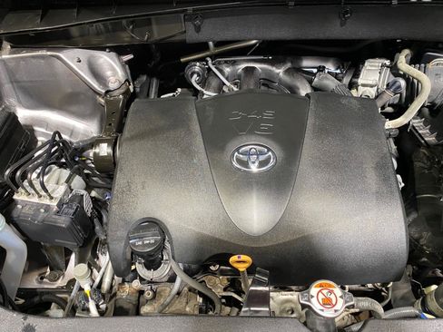 Used 2018 Toyota Highlander XLE image 26