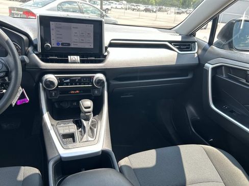 Used 2025 Toyota RAV4 LE AWD/4WD image 19