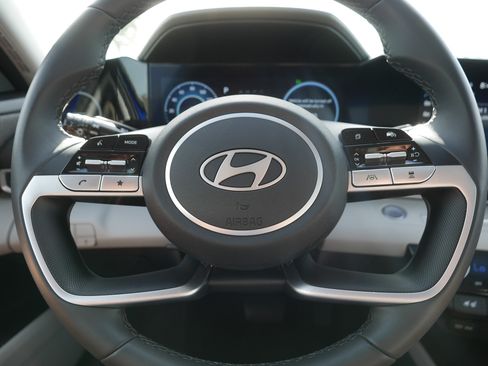 Certified 2026 Hyundai Elantra Limited FWD image 25