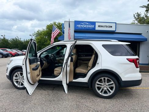 Used 2016 Ford Explorer XLT w/ Equipment Group 202A FWD image 18