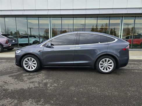 Used 2017 Tesla Model X 90D image 2
