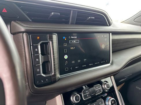 Used 2022 GMC Yukon XL Denali AWD/4WD image 17