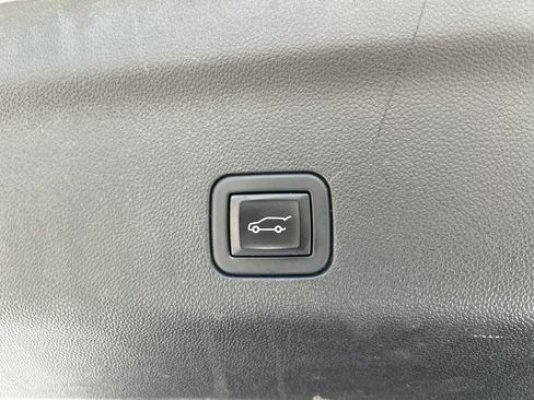 Used 2023 GMC Yukon SLT image 46