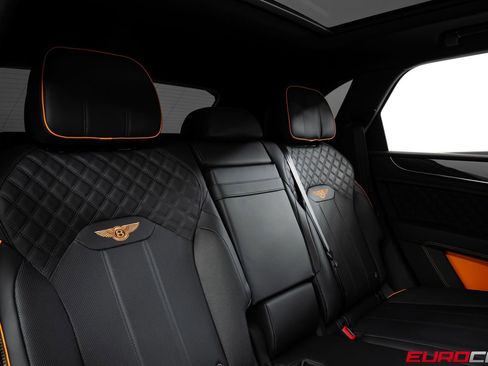 Used 2025 Bentley Bentayga AWD/4WD image 38