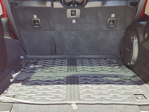 Used 2018 Jeep Wrangler Unlimited Rubicon AWD/4WD image 16