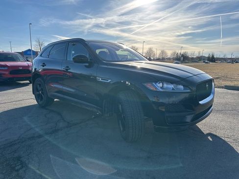 Used 2017 Jaguar F-PACE Premium image 14