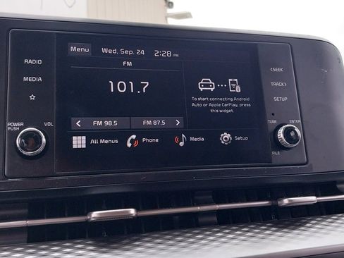 Used 2024 Kia Carnival LX image 25