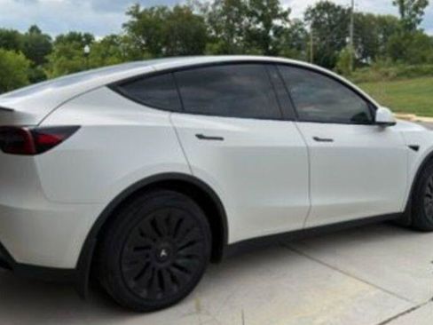 Used 2023 Tesla Model Y Long Range AWD/4WD image 2