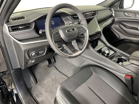 New 2025 Jeep Grand Cherokee Laredo X image 2