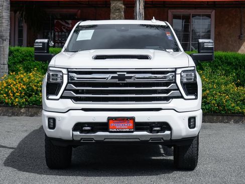 Used 2024 Chevrolet Silverado 2500 High Country w/ High Country Premium Package AWD/4WD image 3