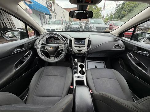 Used 2017 Chevrolet Cruze LS FWD image 40