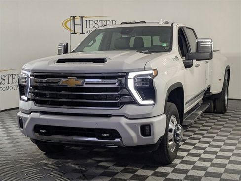 Used 2024 Chevrolet Silverado 3500 High Country image 4