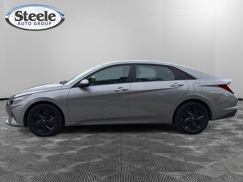 Used 2023 Hyundai Elantra SEL FWD image 2