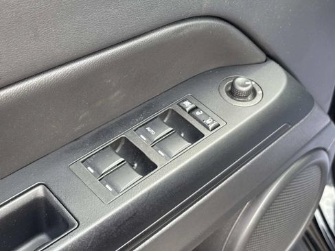 Used 2015 Jeep Patriot Sport w/ Power Value Group FWD image 21