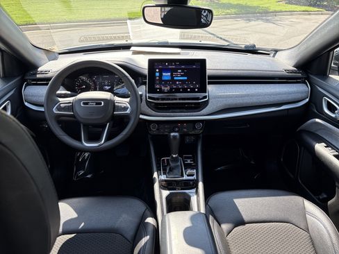 Used 2024 Jeep Compass Latitude image 20