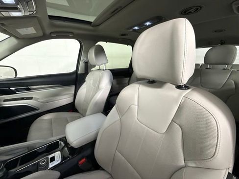 Used 2022 Kia Telluride EX w/ EX Premium Package image 7