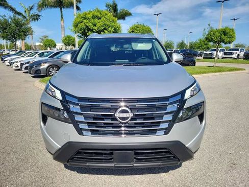 Certified 2025 Nissan Rogue SV w/ SV Premium Package FWD image 11
