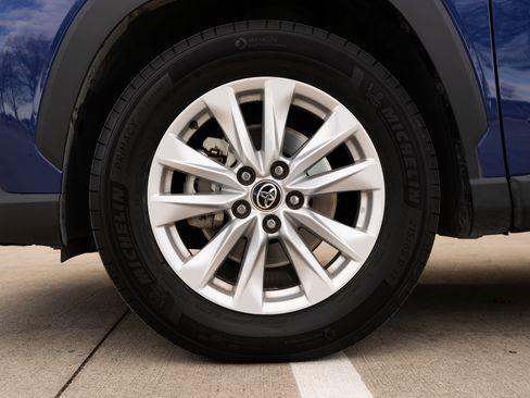 Used 2022 Toyota Corolla Cross LE image 14