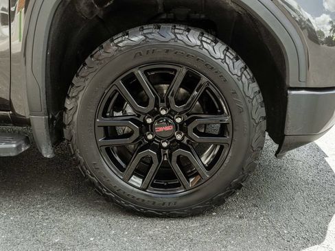 Used 2021 GMC Sierra 1500 4x4 Crew Cab w/ Sierra Value Package image 5