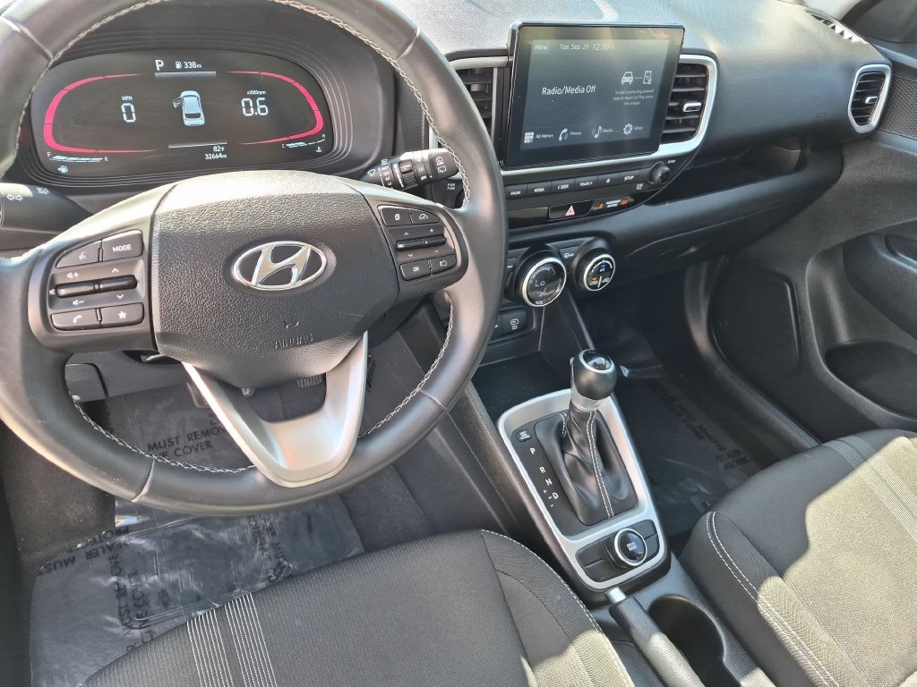 Used 2025 Hyundai Venue SEL FWD image 14