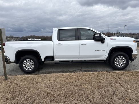 Certified 2025 Chevrolet Silverado 2500 LT w/ Safety Package image 11