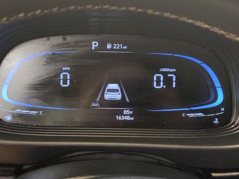 Used 2025 Hyundai Venue Limited FWD image 23