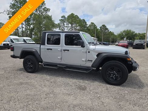 Used 2023 Jeep Gladiator Sport AWD/4WD image 2