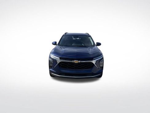 Used 2024 Chevrolet Trax LT w/ Sunroof Package FWD image 8