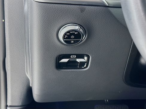 Used 2025 Mercedes-Benz GLC 300 image 11