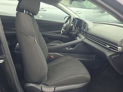 Used 2021 Hyundai Elantra SE FWD image 21
