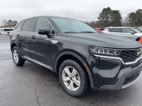Used 2023 Kia Sorento LX image 3